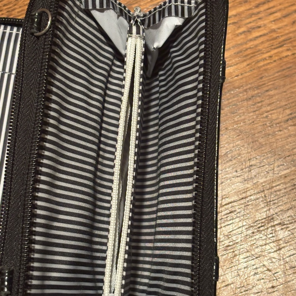 Thirty-One Faux Leather Wallet - Picture 4 of 4